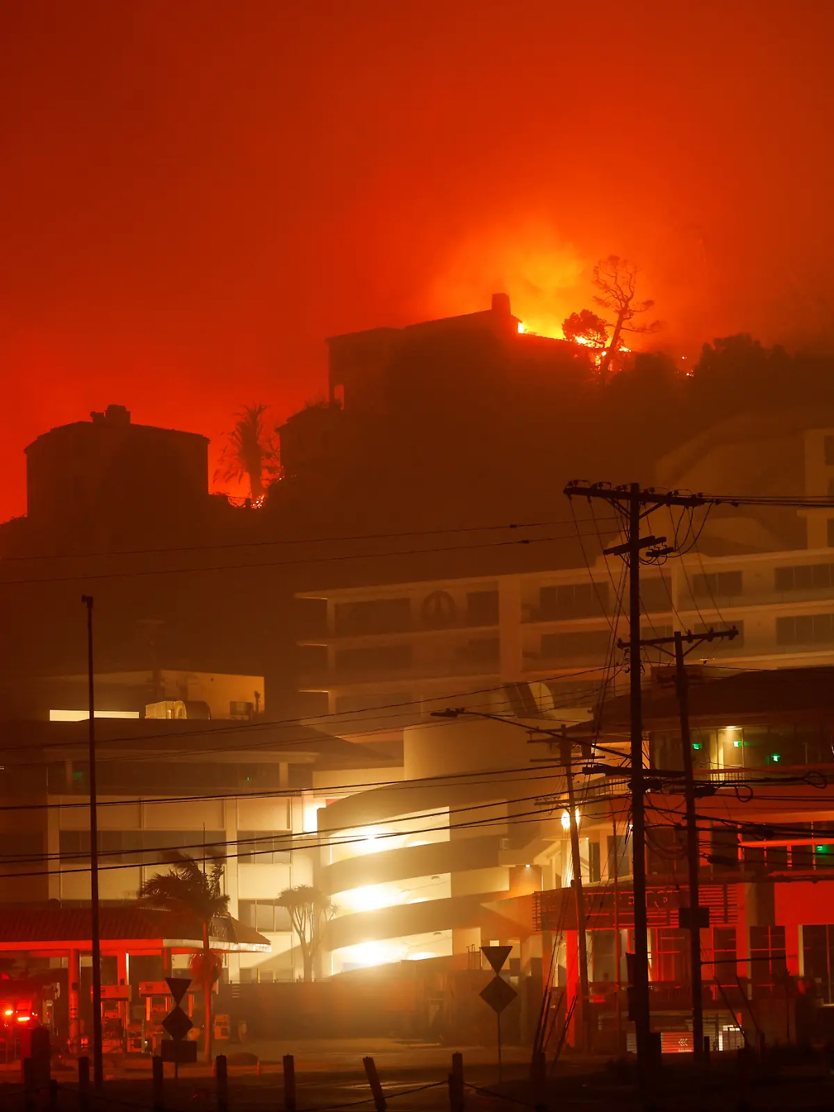 Schwere Brände wüten durch Los Angeles.