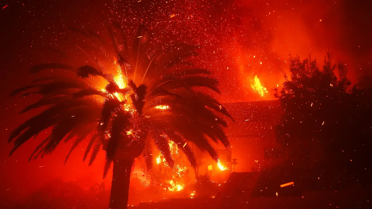 Zehntausende Menschen sind in Südkalifornien vor den Flammen auf der Flucht.