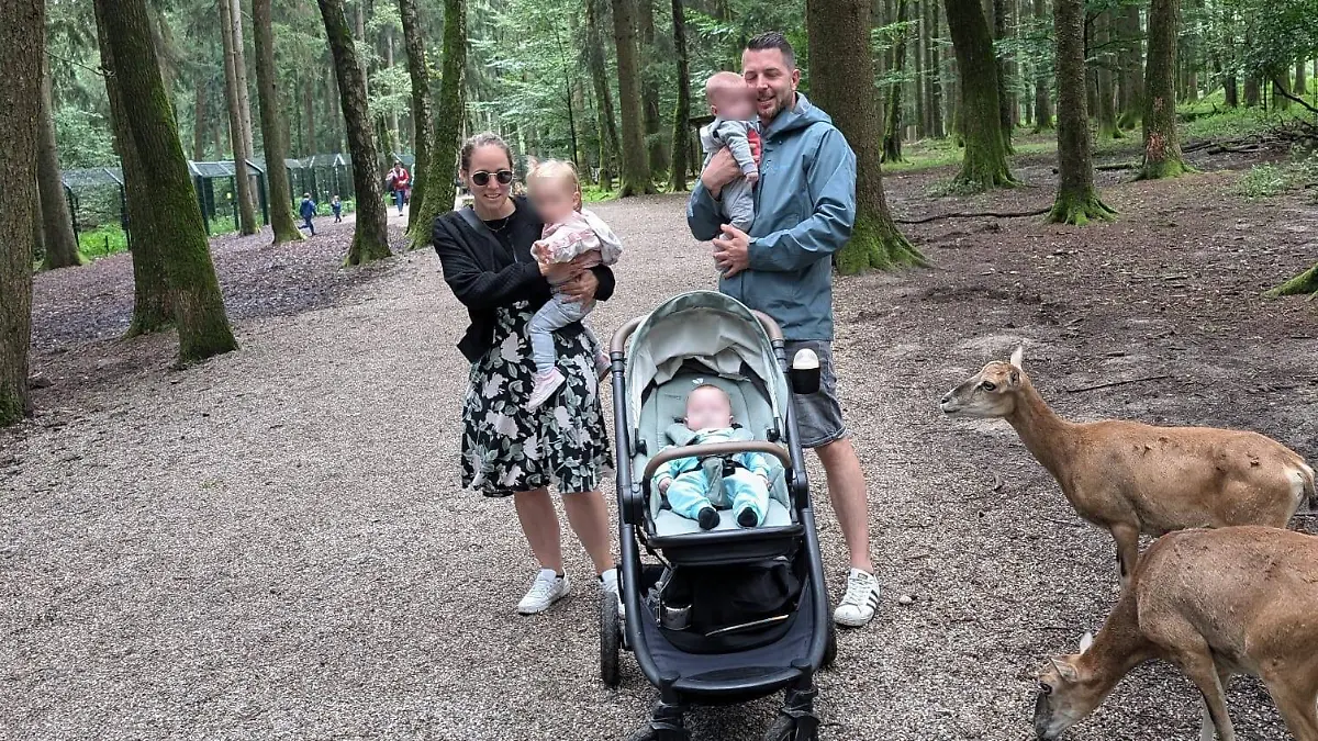 Martina und Tobias Straub mit ihren Kindern Magdalena (1), Leopold und Benjamin (9 Monate) 