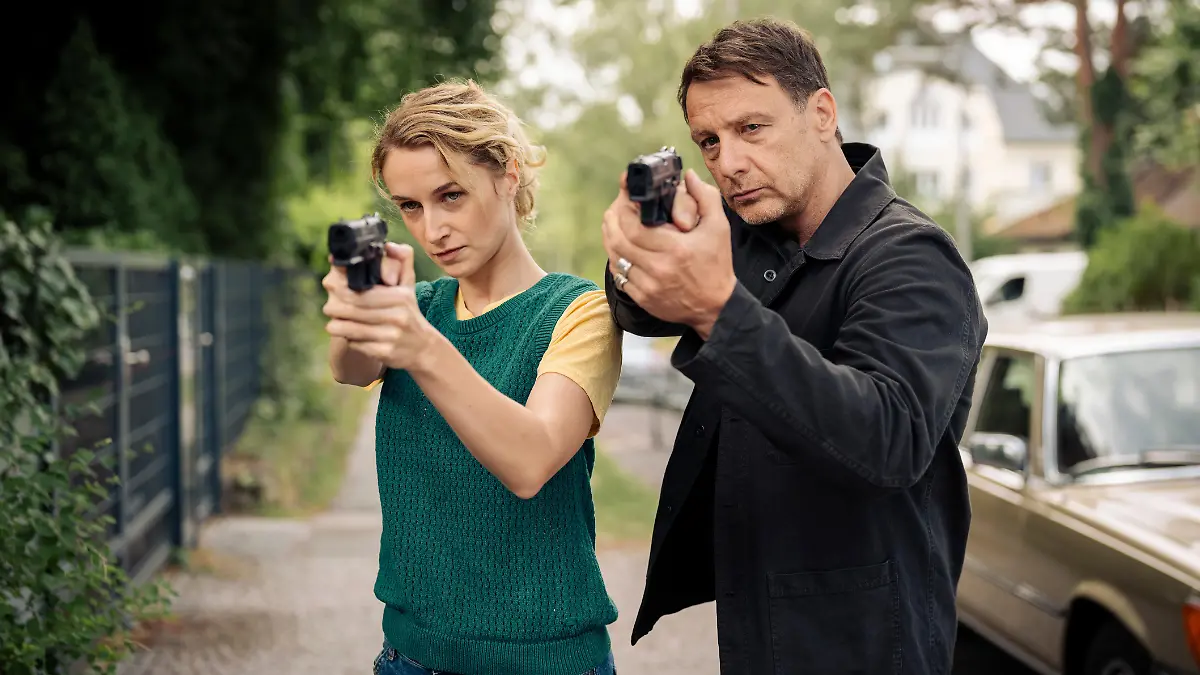 Femke Folkmer (Pia Barucki) und Tjark Wolf (Hendrik Duryn).