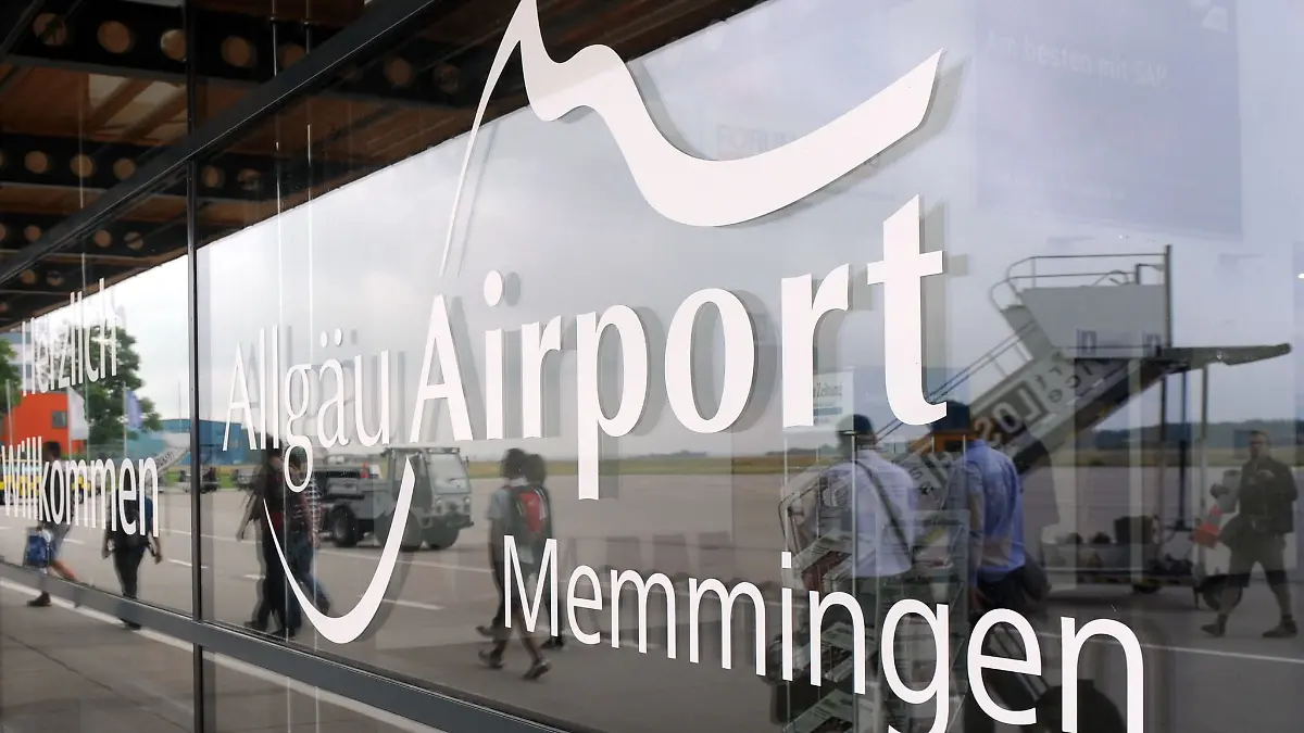 Trotz des Vorfalls durfte die 16-Jährige ihren Flug nach Nis (Serbien) antreten. (Symbolbild)