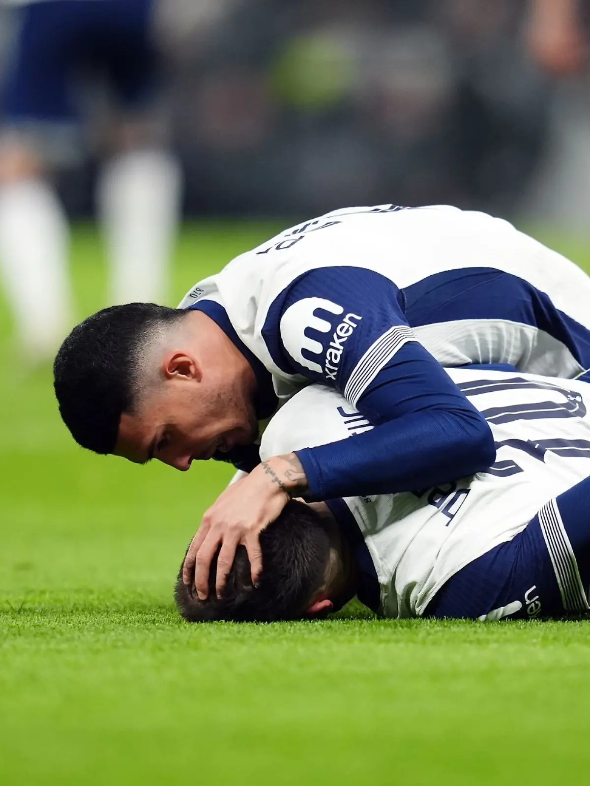 Bild zu: "Aufatmen! Tottenham-Star gibt nach Schock-Szene Entwarnung"