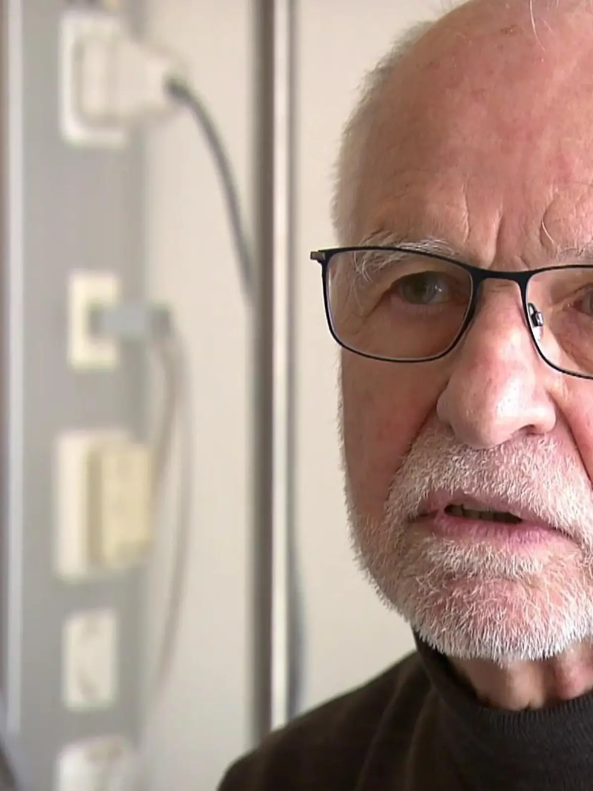 Rentner Hans Liman hat vor einem Jahr einen Schlaganfall erlitten. Was seine Schlafapnoe damit zu tun hatte, sehen Sie hier im Video.
