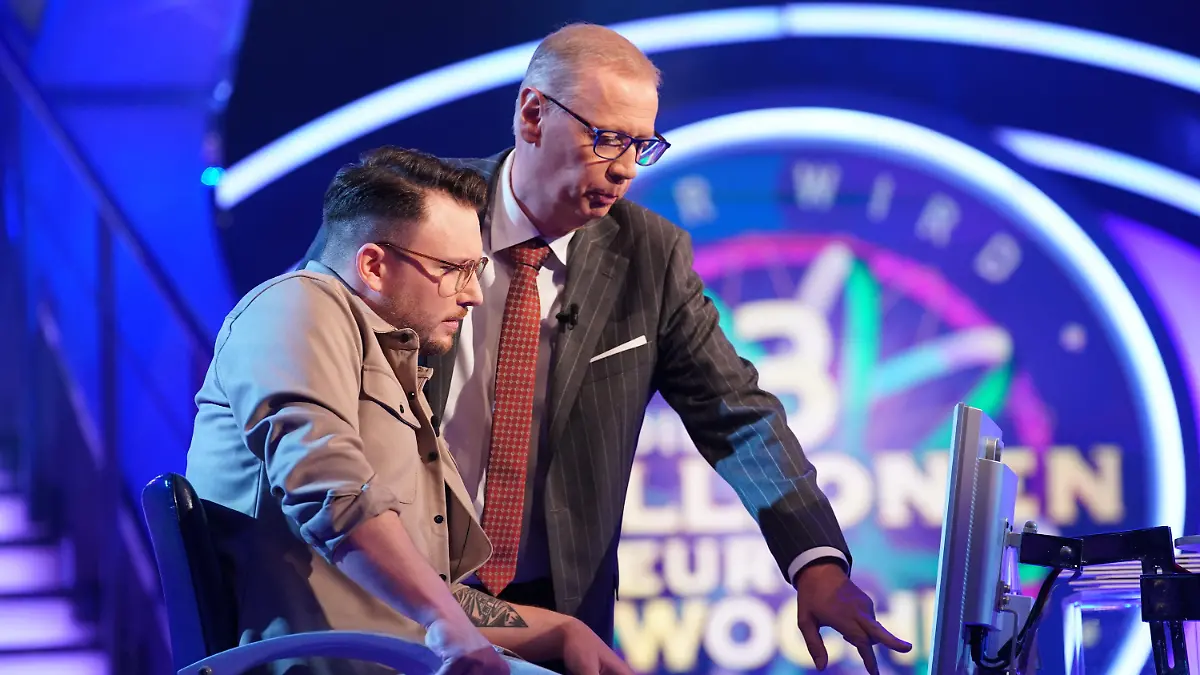 Jonas Kloke (l.) und Günther Jauch

+++ Die Verwendung des sendungsbezogenen Materials ist nur mit dem Hinweis und Verlinkung auf RTL+ gestattet. +++