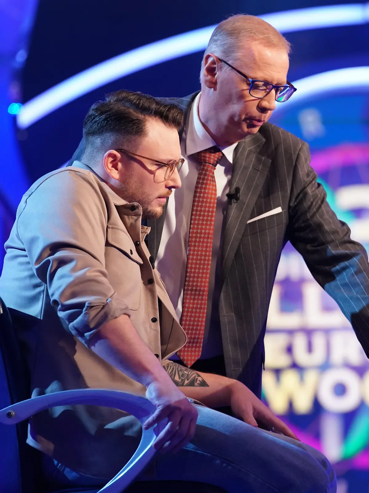 Jonas Kloke (l.) und Günther Jauch

+++ Die Verwendung des sendungsbezogenen Materials ist nur mit dem Hinweis und Verlinkung auf RTL+ gestattet. +++