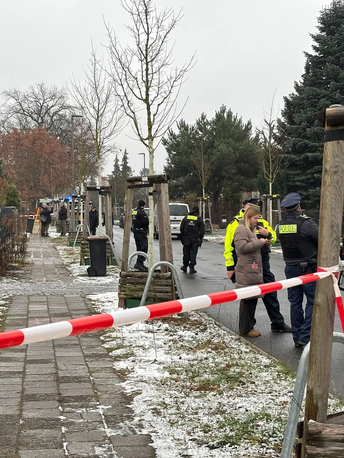 Ein Polizist hat in Berlin-Köpenick Schüsse abgegeben.