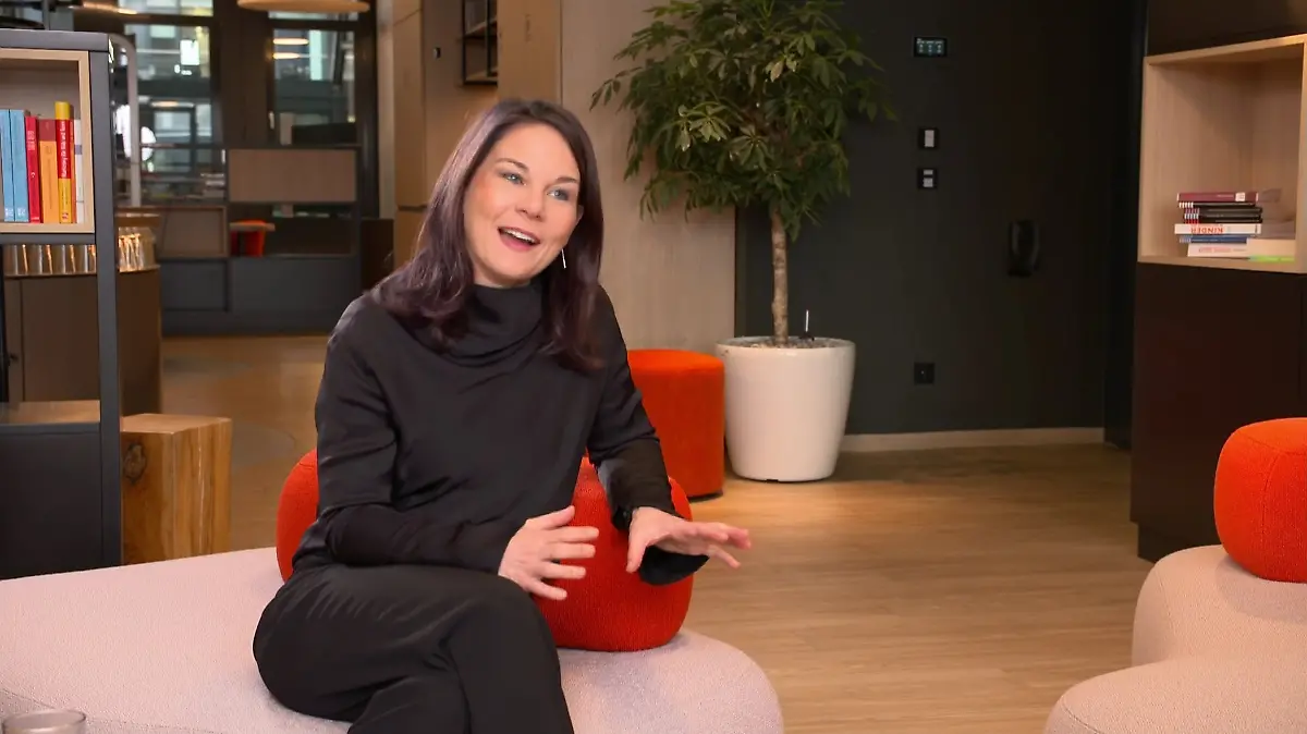 Außenministerin Annalena Baerbock (Grüne) im Interview mit RTL-Aktuell-Moderatorin Roberta Bieling