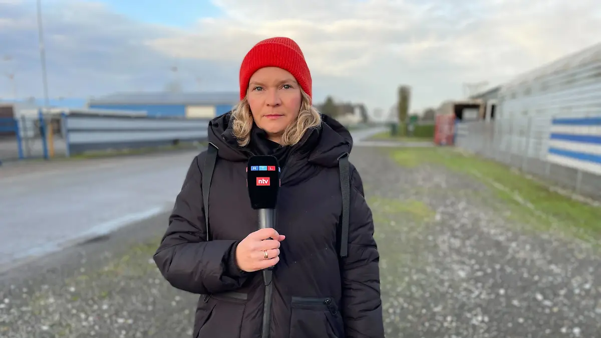 RTL-Reporterin Carmen Gocht besucht den Chef der verstorbenen Handwerker am Tag nach dem tödlichen Unfall.