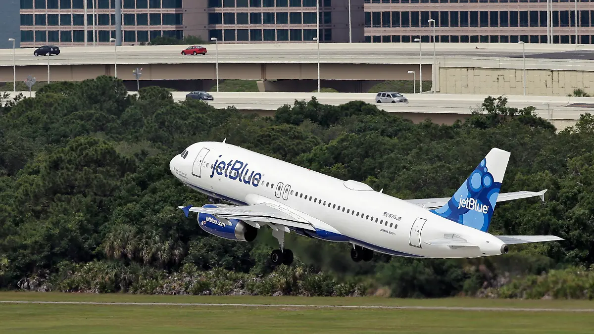 FILE - A JetBlue Airways Airbus A320-232 takes off from the Tampa International Airport in Tampa, Fla., May 15, 2014 (AP Photo/Chris O’Meara, File)