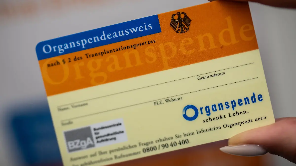 Ein Organspendeausweis erspart den Angehörigen eine schwierige Entscheidung. (Archivbild)