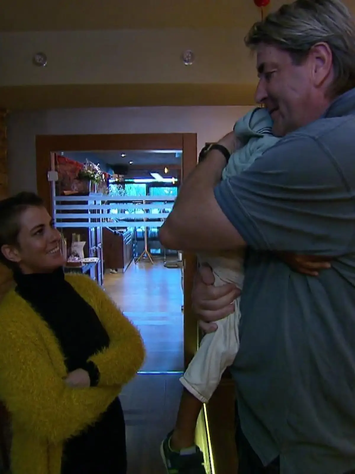 Nachdem Schauspielerin Jasmin Tawil ihren Sohn Ocean lange Zeit nicht gesehen hat, hat sie ihn nun wieder. Heute trifft Ocean seinen Opa Michael zum ersten Mal!