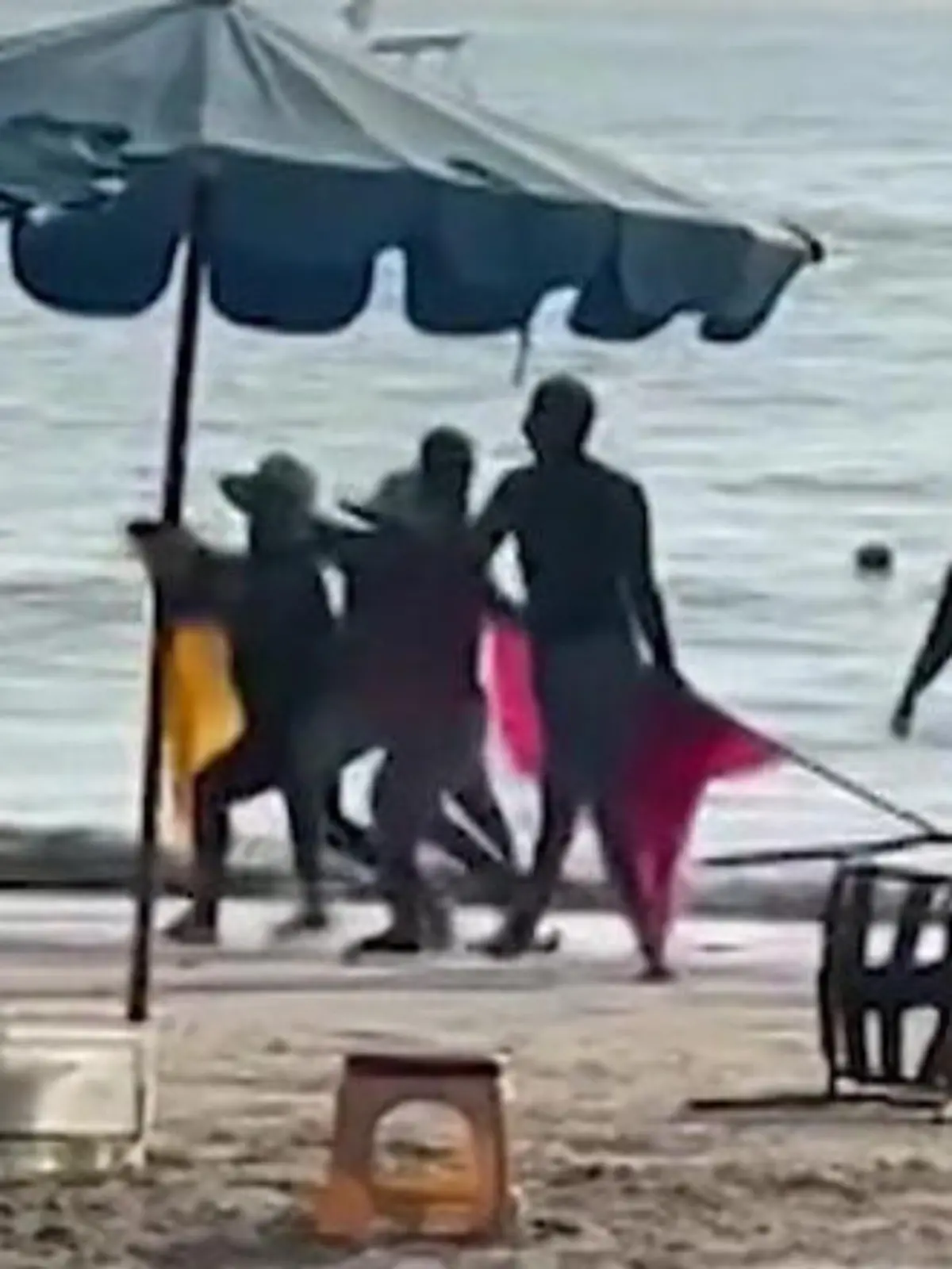 Bild zu: "In Boot gebrettert! Verkäufer prügeln auf Touri ein – mit Fahnen"