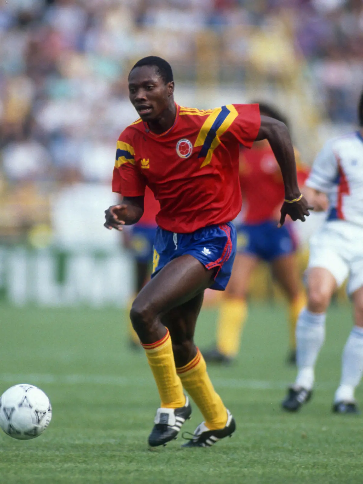  Yugoslavia v Colombia 14 June 1990 - 1990 FIFA World Cup, WM, Weltmeisterschaft, Fussball Italy -Yugoslavia v Colombia - Freddy Rincon of Colombia. photo by Mark Leech Bologna Italy *** Jugoslawien gegen Kolumbien 14. Juni 1990 FIFA-Weltpokal Italien Jugoslawien gegen Kolumbien Freddy Rincon aus Kolumbien Foto von Mark Leech Bologna Italien PUBLICATIONxINxGERxSUIxAUTxONLY Copyright: xMarkxLeechxOffside