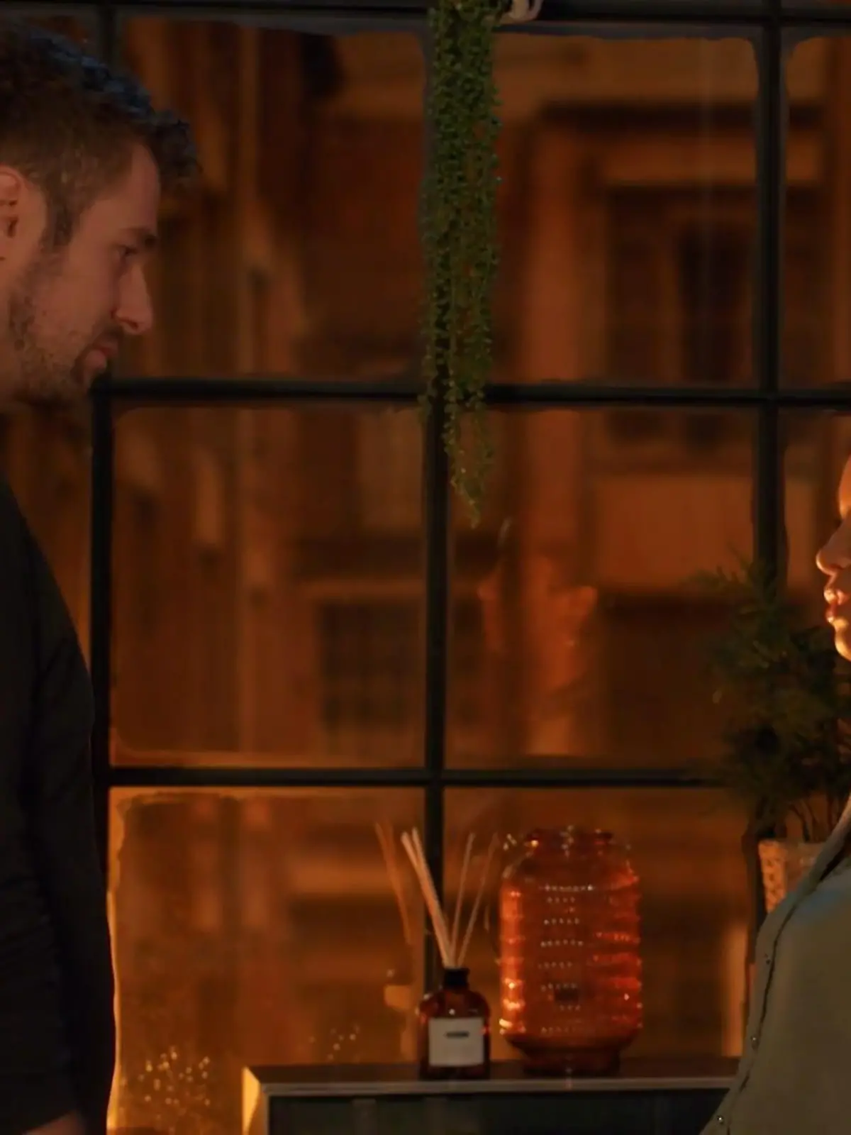 Tom und Imani führen ein ernstes Gespräch miteinander. Was kommt dabei raus? 