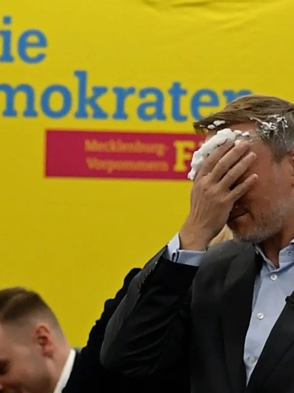 Bild zu: "Linksjugend stellt sich hinter Tortenwerferin"