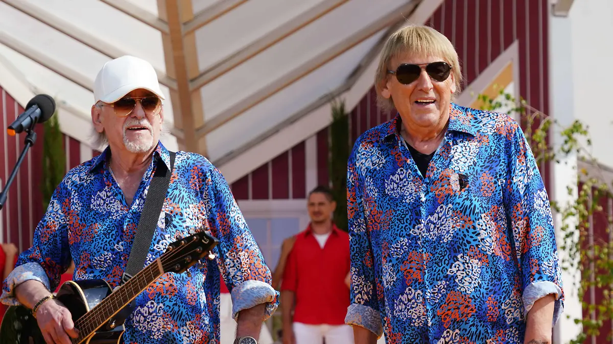 Die Amigos mit Karl-Heinz Ulrich und Bernd Ulrich bei der ARD Show Immer wieder sonntags am 18.06.2023 im Europapark in Rust Immer wieder Sonntags in der ARD, 18.06.2023 *** The Amigos with Karl Heinz Ulrich and Bernd Ulrich at the ARD show Immer wieder sonntags on 18 06 2023 at Europapark in Rust Immer wieder Sonntags on ARD, 18 06 2023 PUBLICATIONxINxGERxSUIxAUTxONLY