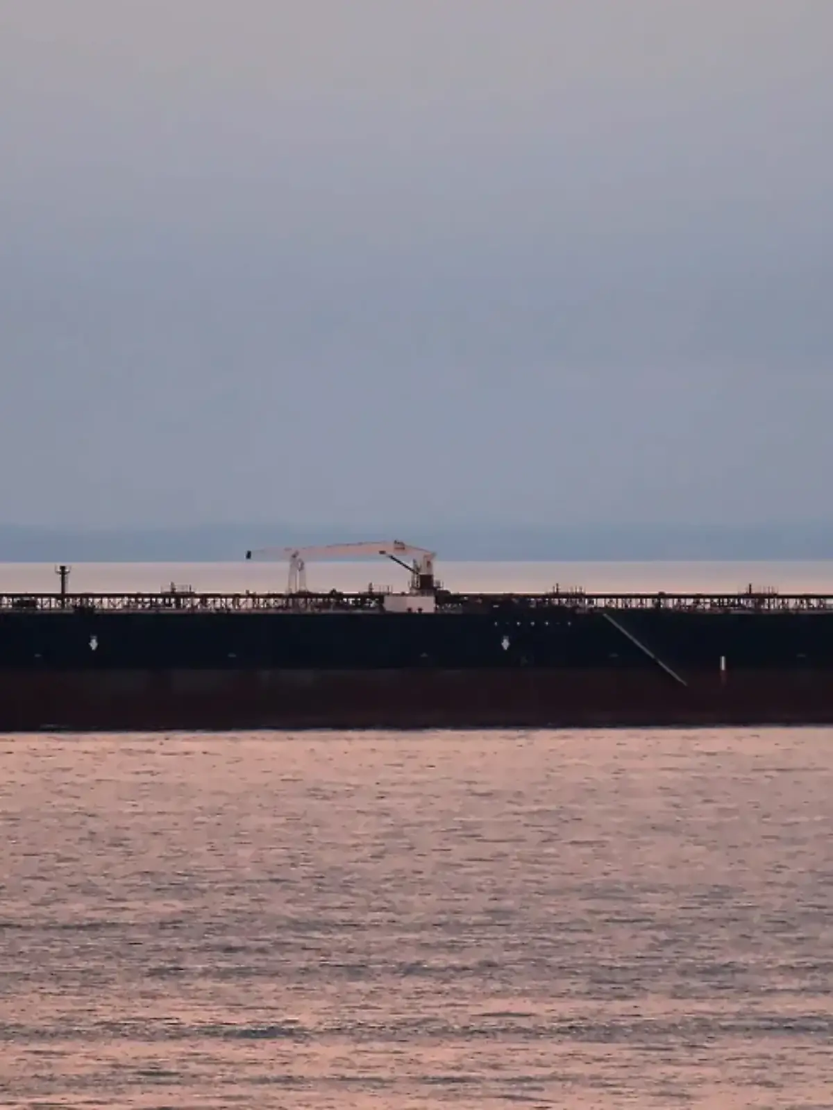 Der Tanker „Eventin” treibt vor der Insel Rügen in der Ostsee. (Archivbild)