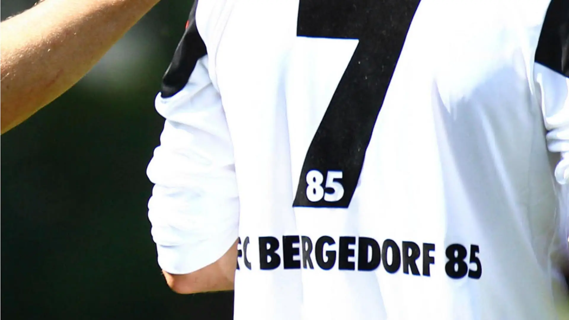 Bei der Partie des FC Bergedorf 85 II gegen den TuS Hamburg II kam es zu schlimmen Szenen - mit harten Konsequenzen.