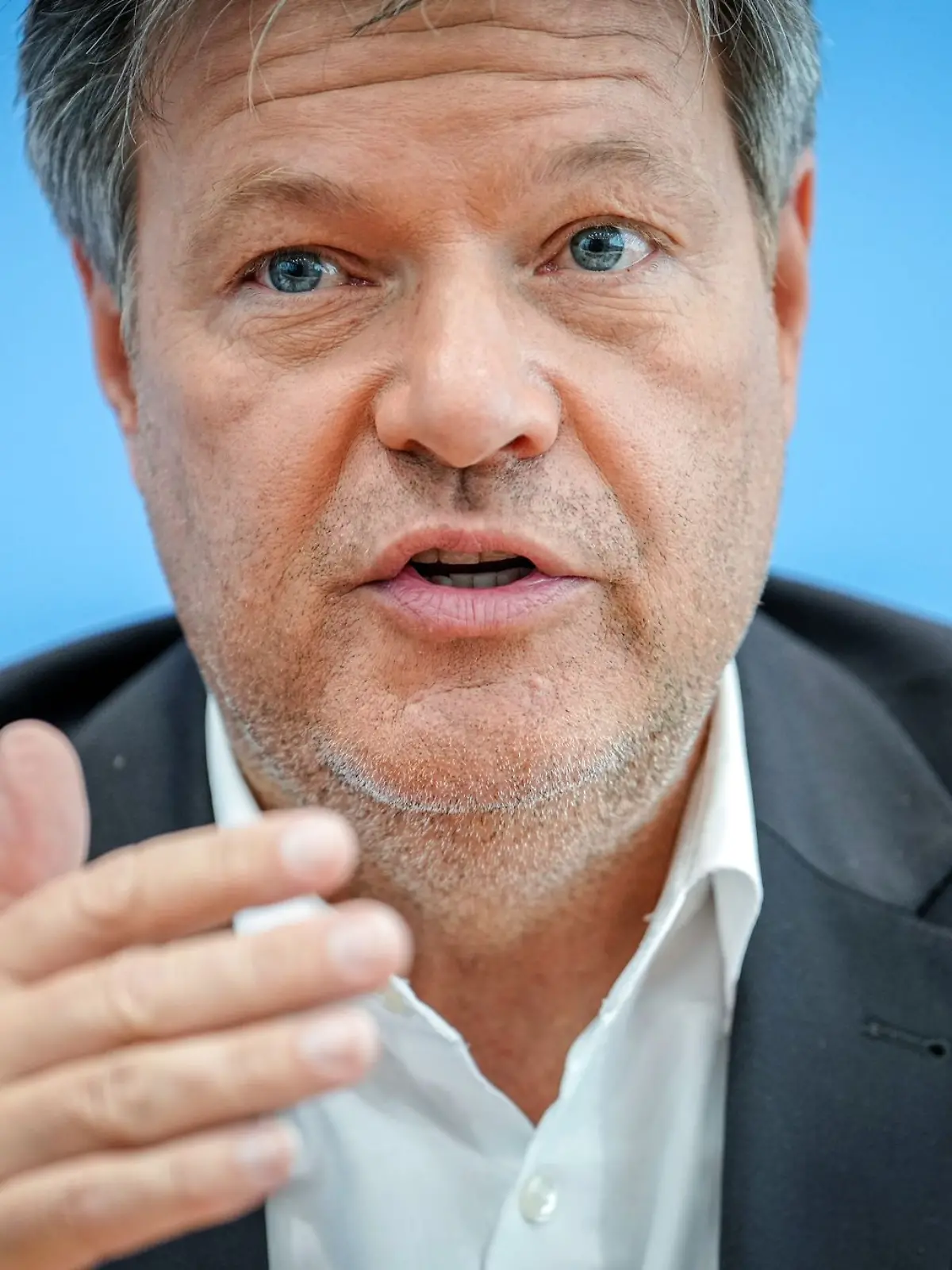 Bild zu: "Jetzt soll das Ersparte ran! Robert Habeck will Sozialabgaben auf Kapitalgewinne"