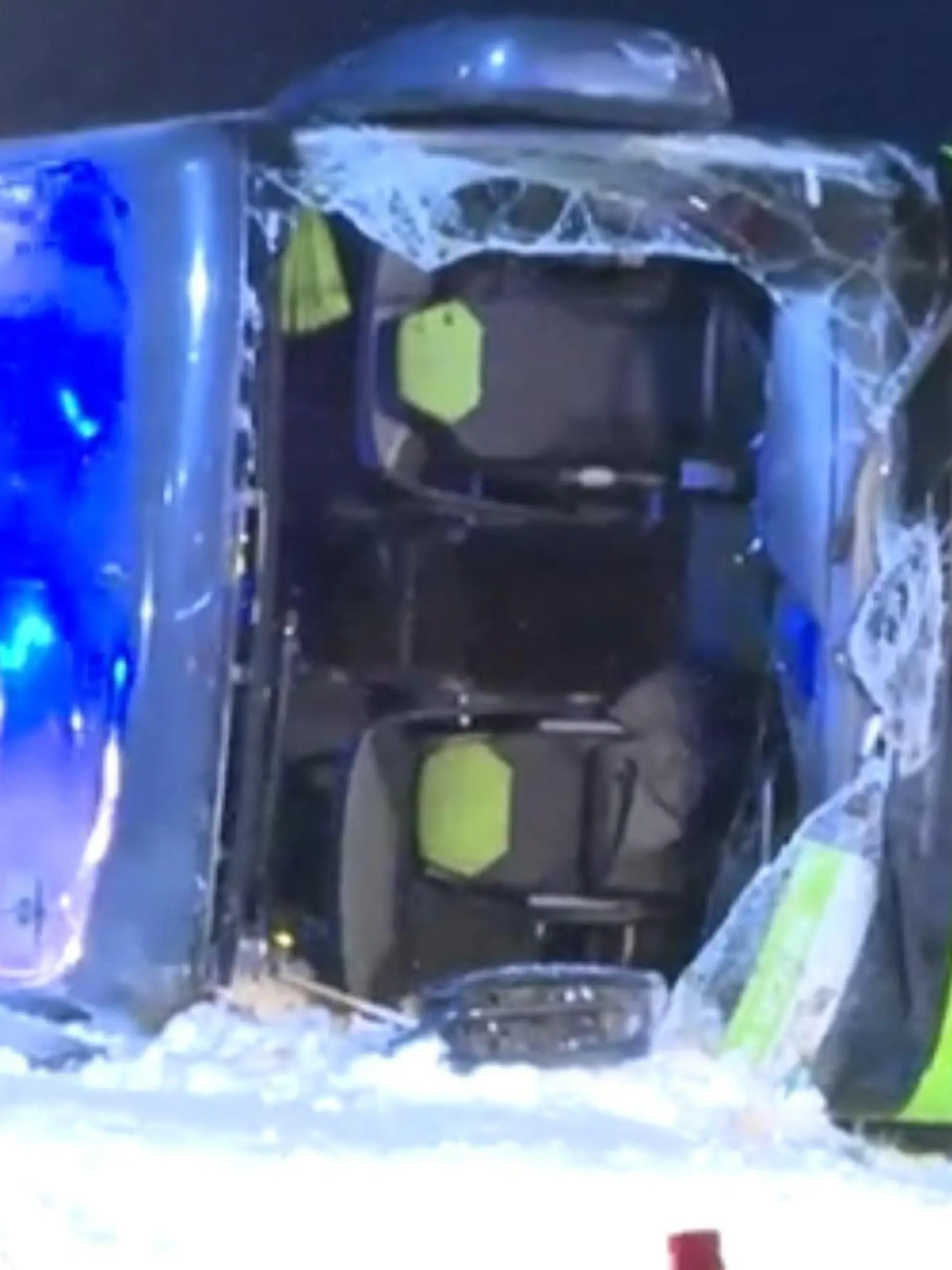 Bild zu: "Schwerer Flixbus-Unfall auf der A11 – zwei Tote! "