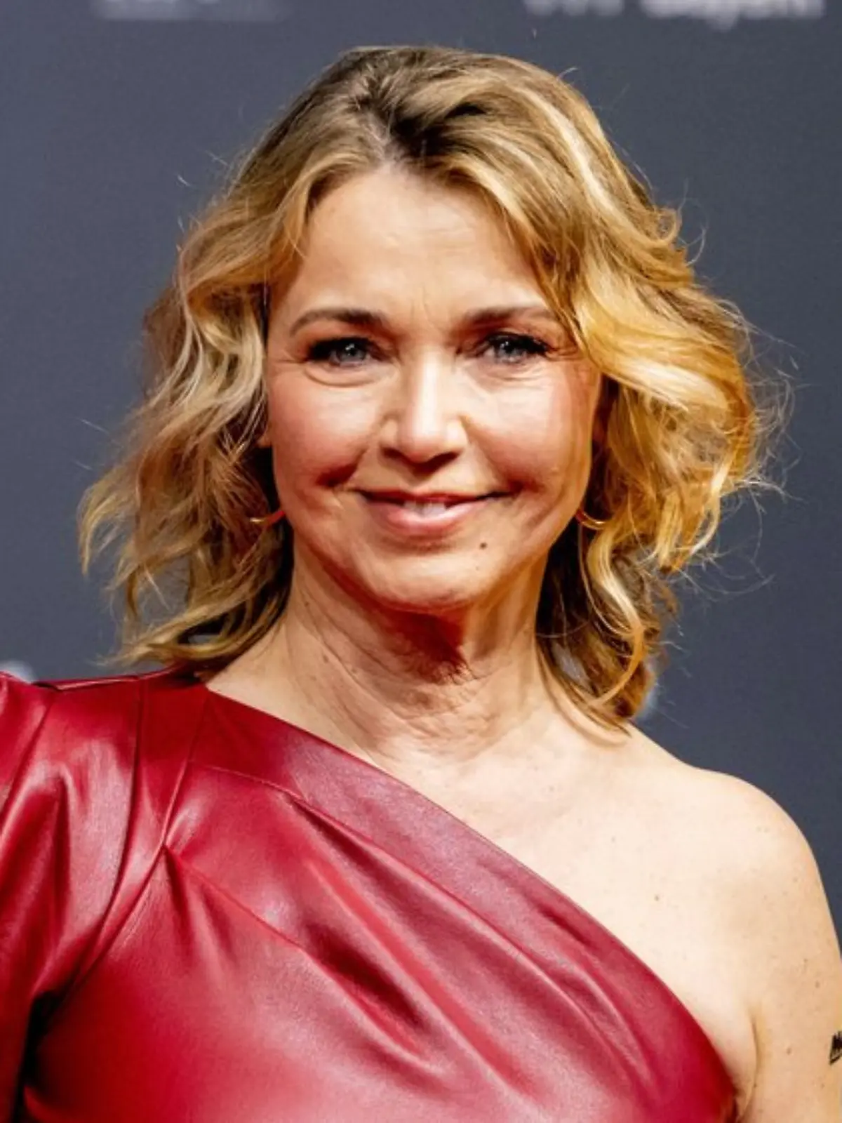 Tina Ruland kommt als Single zurecht, glaub aber noch an die große Liebe.