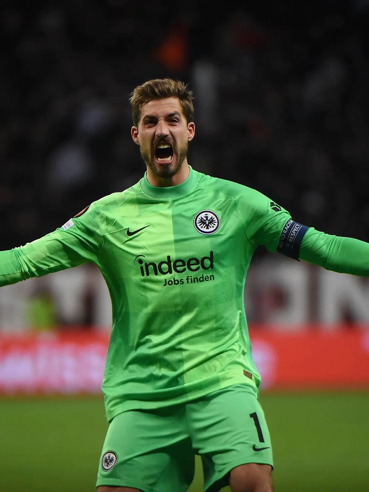 Sport Themen der Woche KW14 Sport Bilder des Tages 07.04.2022 Frankfurt am Main, Deutsche Bank Park Fussball, UEFA Europa League Viertelfinale Eintracht Frankfurt - FC Barcelona, Barca Ansgar Knauff 36, Eintracht Frankfurt erzielt das Tor zum 1:0 und Torwart Kevin Trapp  1, Eintracht Frankfurt jubelt emspor, DFL regulations prohibit any use of photographs as image sequences and/or quasi-video *** 07 04 2022 Frankfurt am Main, Deutsche Bank Park football, UEFA Europa League quarterfinals Eintracht Frankfurt FC Barcelona Ansgar Knauff 36, Eintracht Frankfurt scores the goal to 1 0 and goalkeeper Kevin Trapp 1, Eintracht Frankfurt cheers emspor, DFL regulations prohibit any use of photographs as image sequences and or quasi video