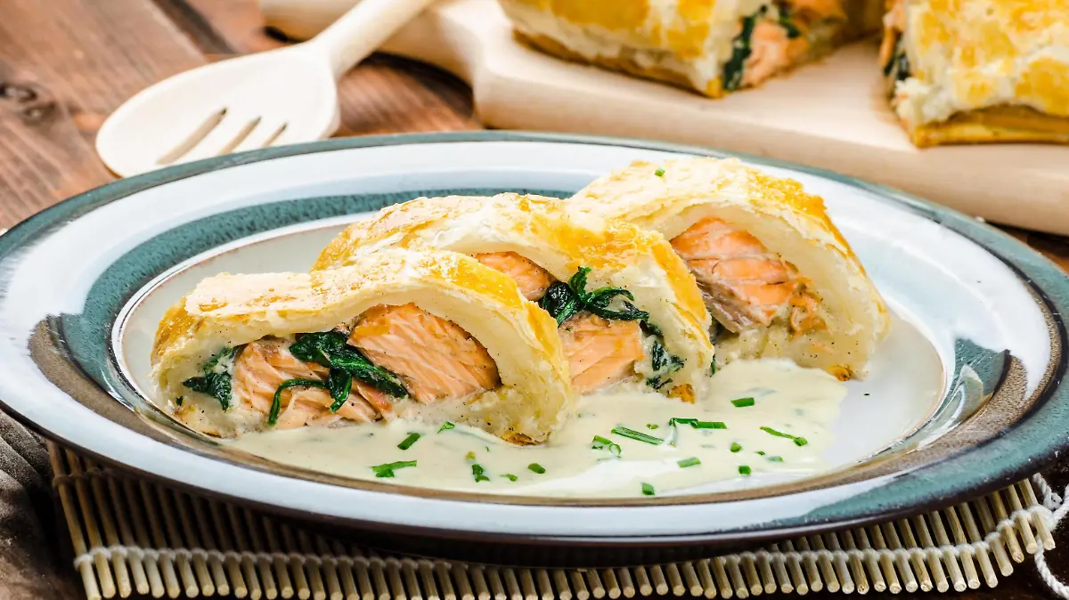 Salmon baked in puff pastry Copyright: xPeteerSx Panthermedia27217126