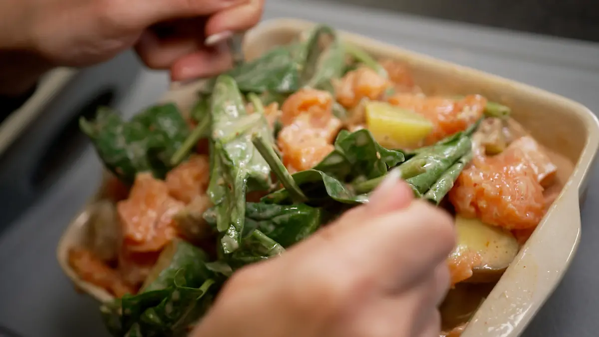 Leckerer One-Pot-Auflauf mit Lachs und Kartoffeln.