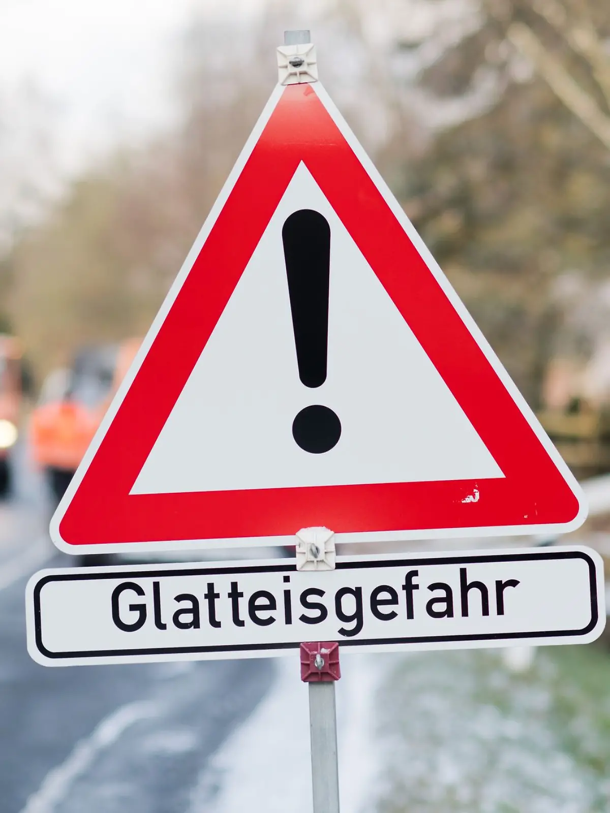 Bild zu: "Neun Fahrtipps bei Glätte und Schnee"