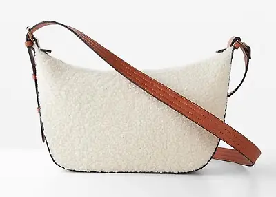 Handtasche in Bou­c­lé-Optik