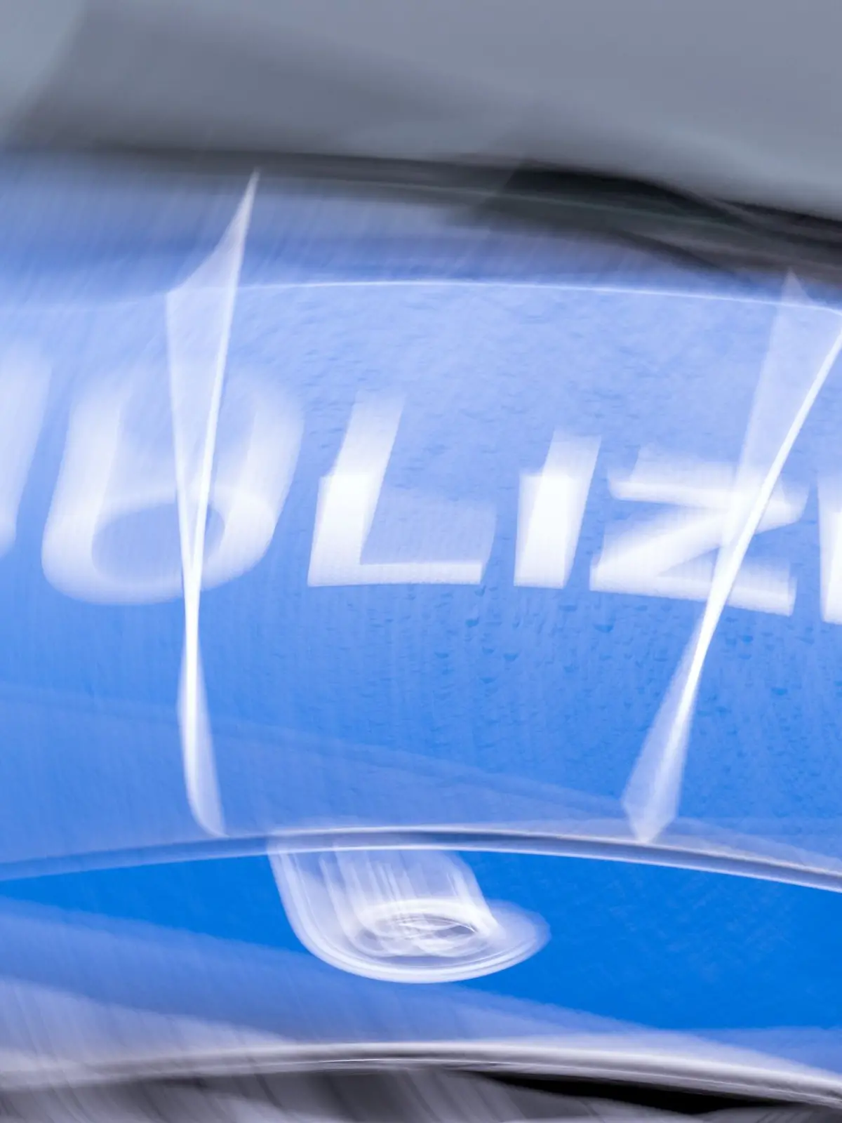 Bild zu: "Im Brautkleid zum Polizeieinsatz"