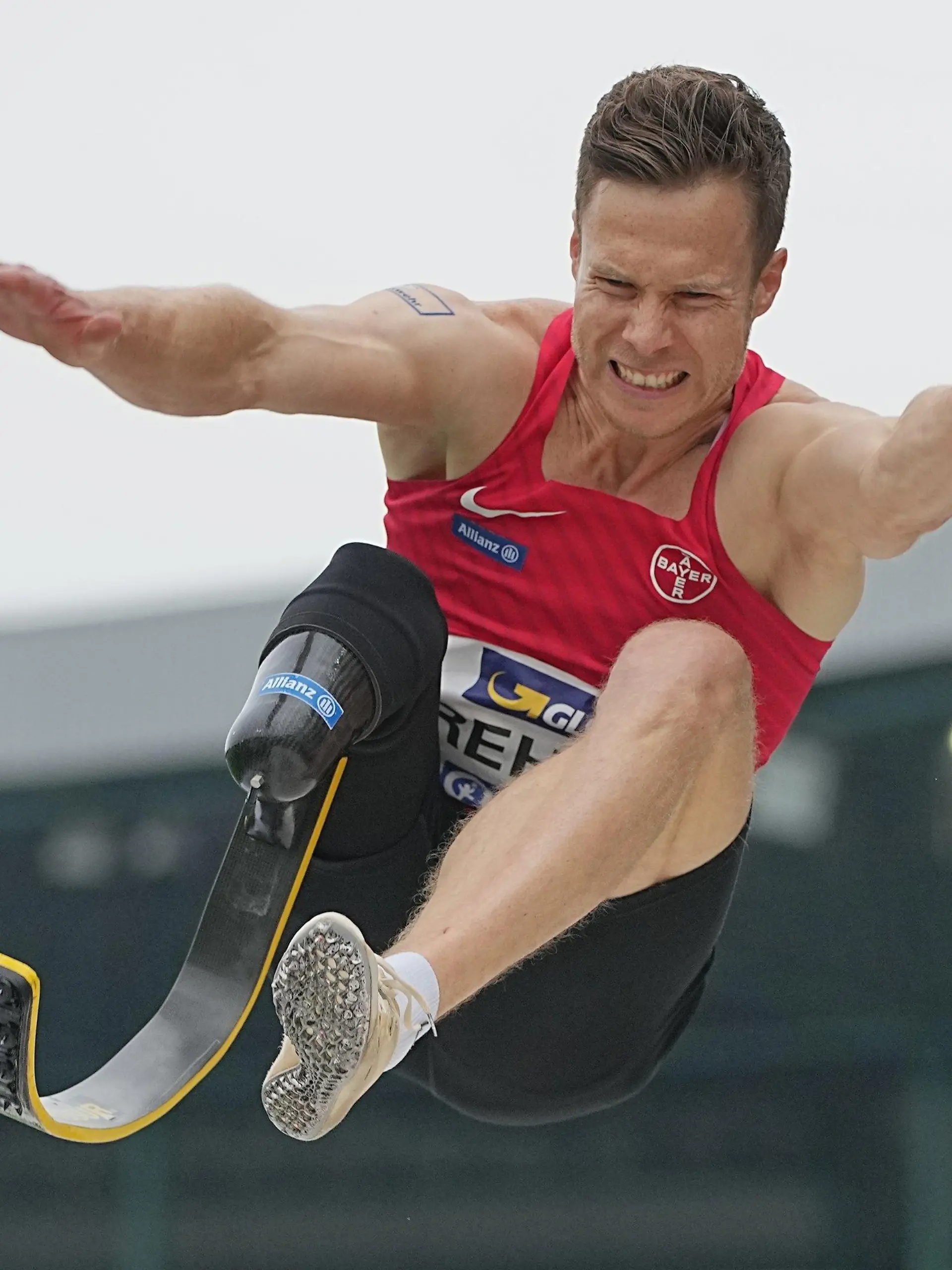 ARCHIV - 06.06.2021, Niedersachsen, Braunschweig: Leichtathletik: Deutsche Meisterschaft, Weitsprung, Männer: Markus Rehm nimmt außerhalb der Wertung am Wettkampf teil. Er hat einen Weltrekord aufgestellt (zu dpa: «Prothesen-Weitspringer Rehm erzielt erneut Weltrekord») Foto: Michael Kappeler/dpa +++ dpa-Bildfunk +++