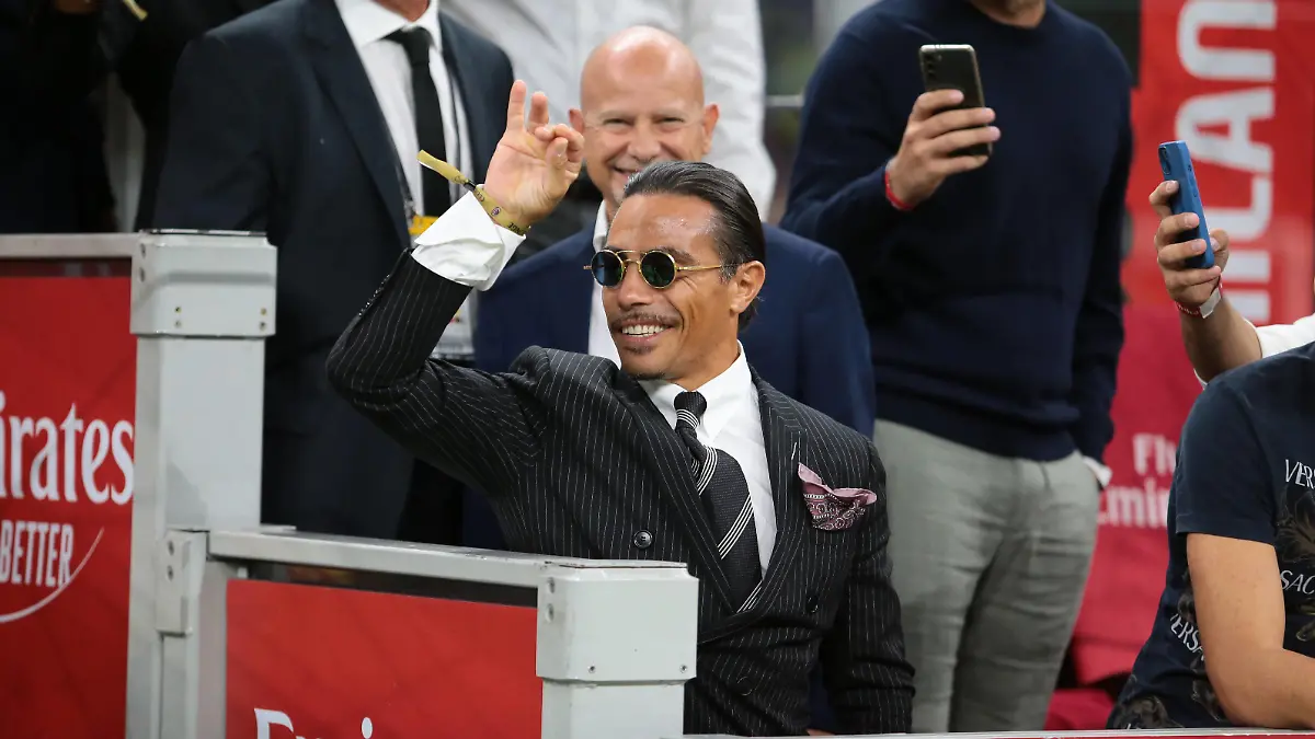 September 18, 2022, Milan, Italy: Nusret aka Salt Bae during the Italian Serie A football match between Ac Milan and Ssc Napoli on September 18, 2022, Giuseppe Meazza, San Siro Stadium, Milan Italy. Photo . italian soccer Serie A match - AC Milan vs SSC Napoli, Milan, Italy PUBLICATIONxINxGERxSUIxAUTxONLY - ZUMAl164 20220918_zsa_l164_917 Copyright: xNderimxKacelix 