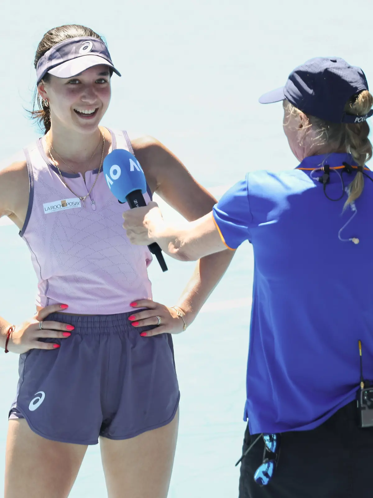 Eva Lys gibt TV Interview auf dem Platz nach dem Sieg gegen Kimberly Birrell, Australian Open 2024, Melbourne Park, Melbourne, Victoria, Australien.