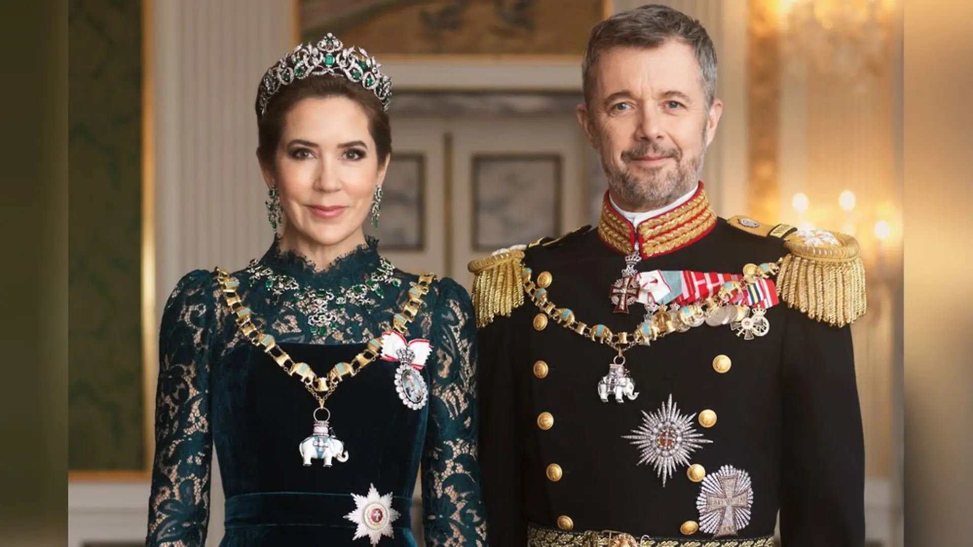 Das erste offizielle Gala-Porträt von Königin Mary und König Frederik wurde im April 2024 veröffentlicht