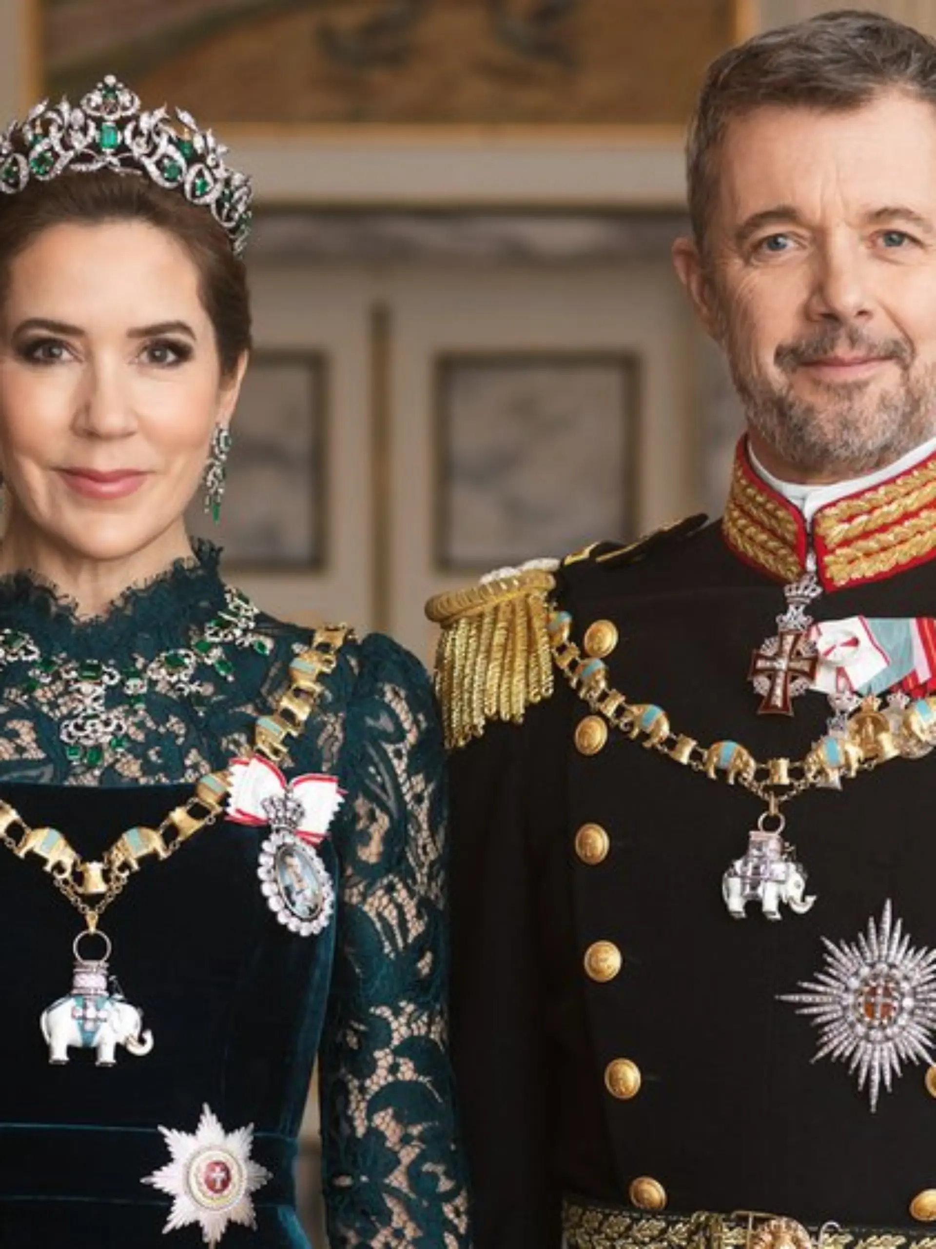 Das erste offizielle Gala-Porträt von Königin Mary und König Frederik wurde im April 2024 veröffentlicht