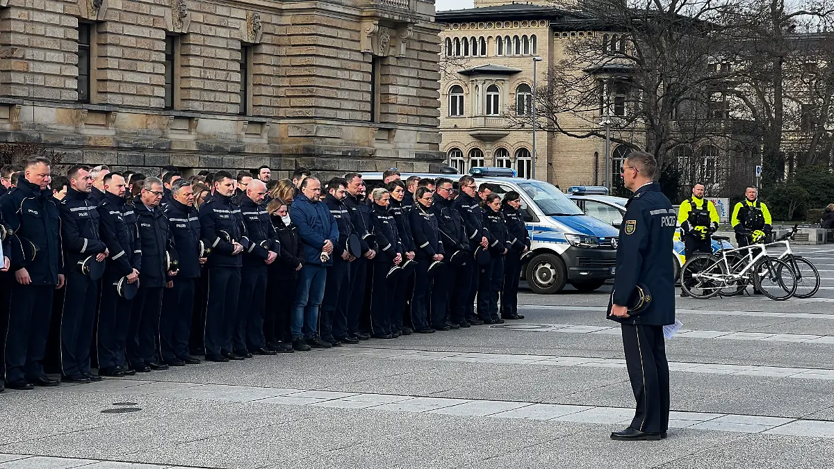 Bundesweit kommen zur Gedenkminute Polizisten zusammen, wie auch hier in Leipzig.