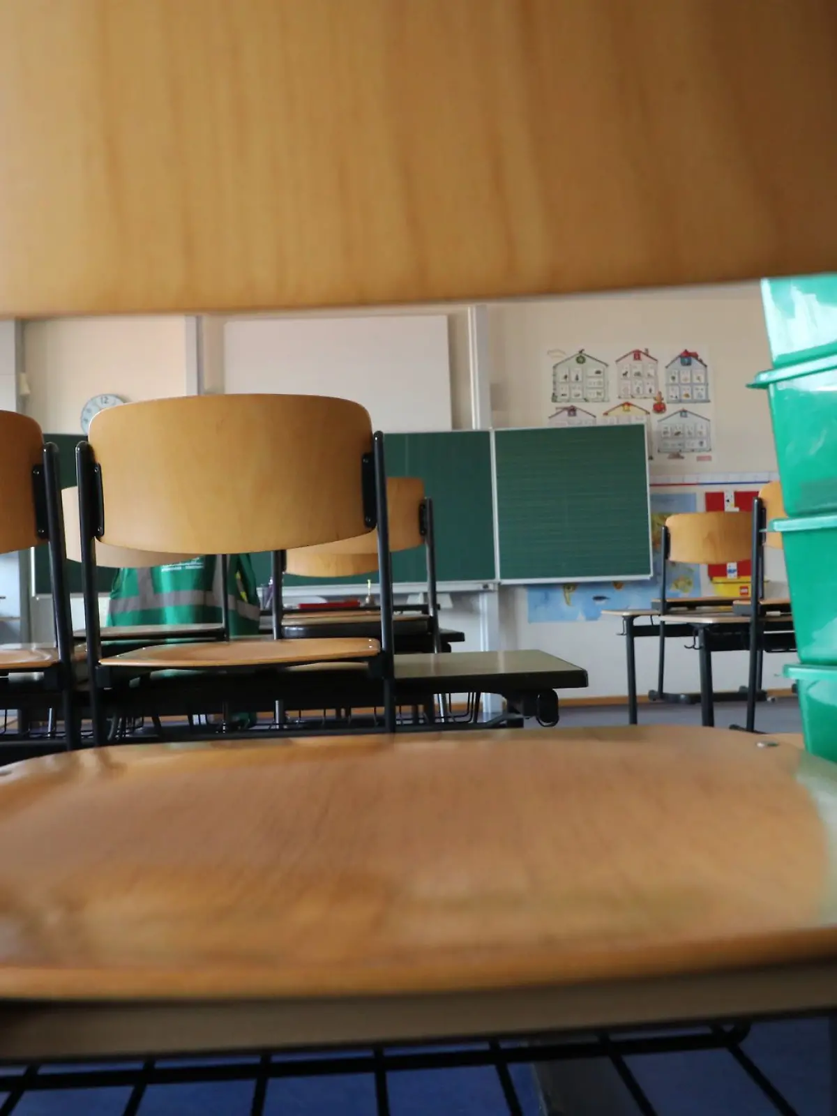 Bild zu: "Lehrerin wegen sexuellen Übergriffen an minderjährigen Schülern im Knast"