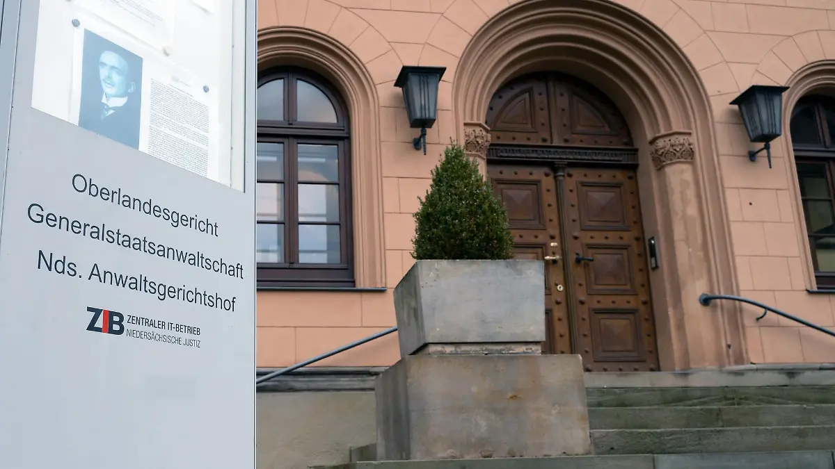 Eine Frau aus Hildesheim ist als mutmaßliche Terroristin angeklagt. (Archivbild)
