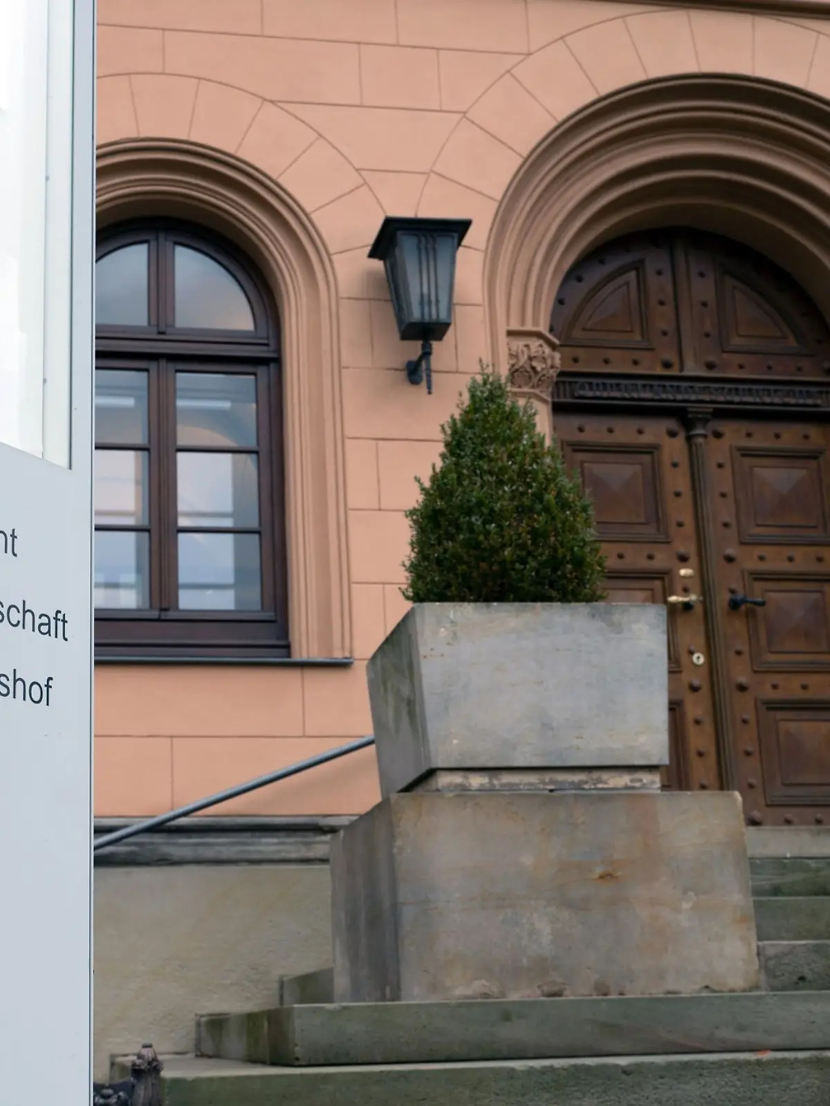 Bild zu: "Terror-Prozess gegen mutmaßliche Reichsbürgerin startet "
