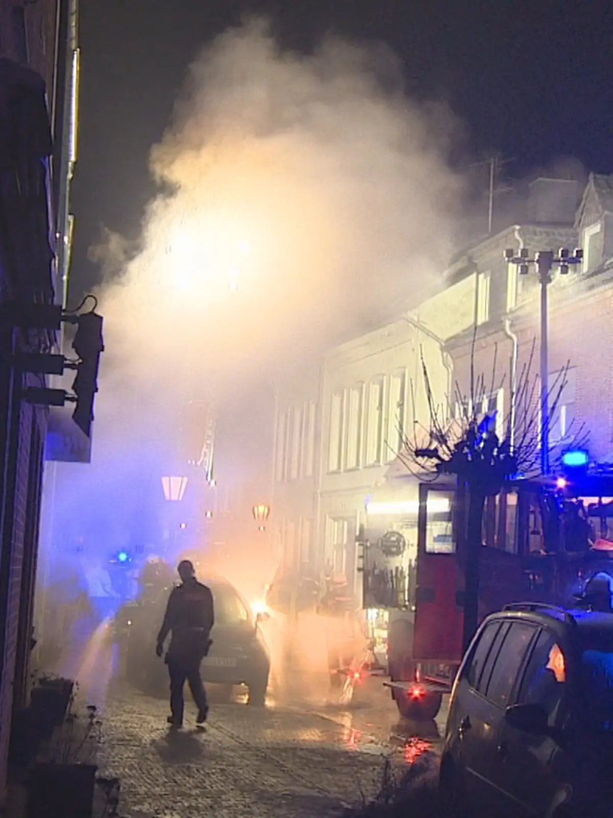 Wohnungsbrand in Kalkar - Menschen lebensgefährlich verletzt