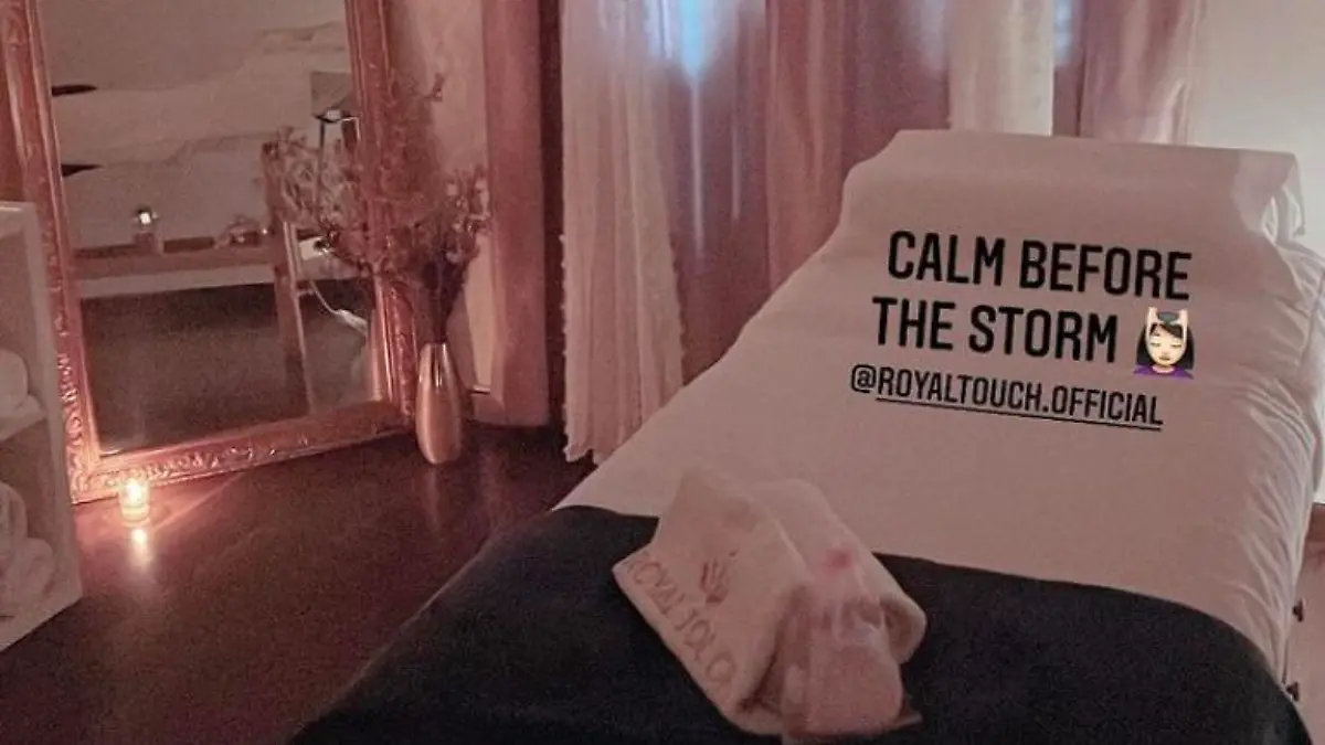 Izabel Goulart gönnt sich eine Massage vor dem großen Spiel.