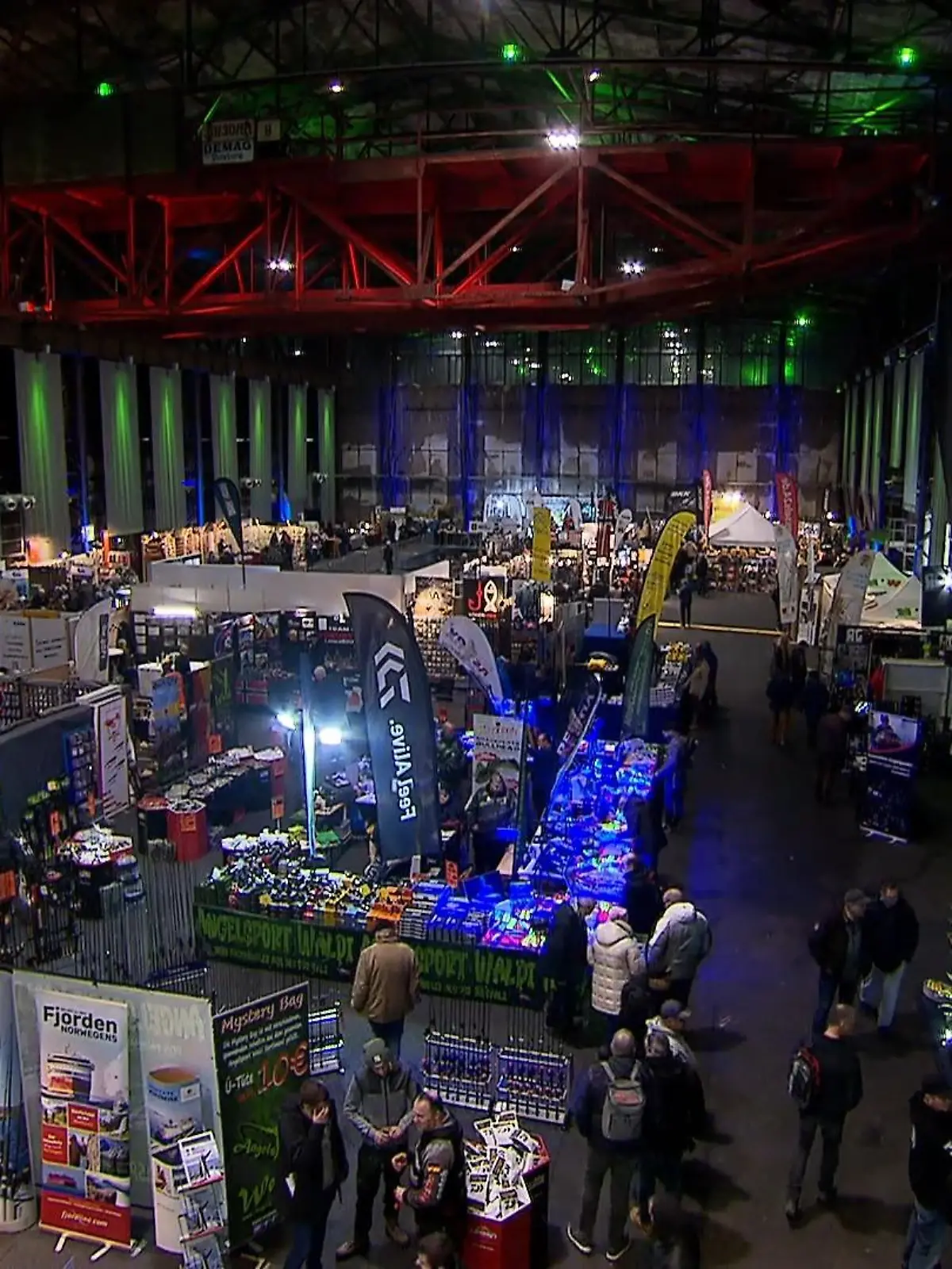 Bild zu: "Beginn der Anglermesse"