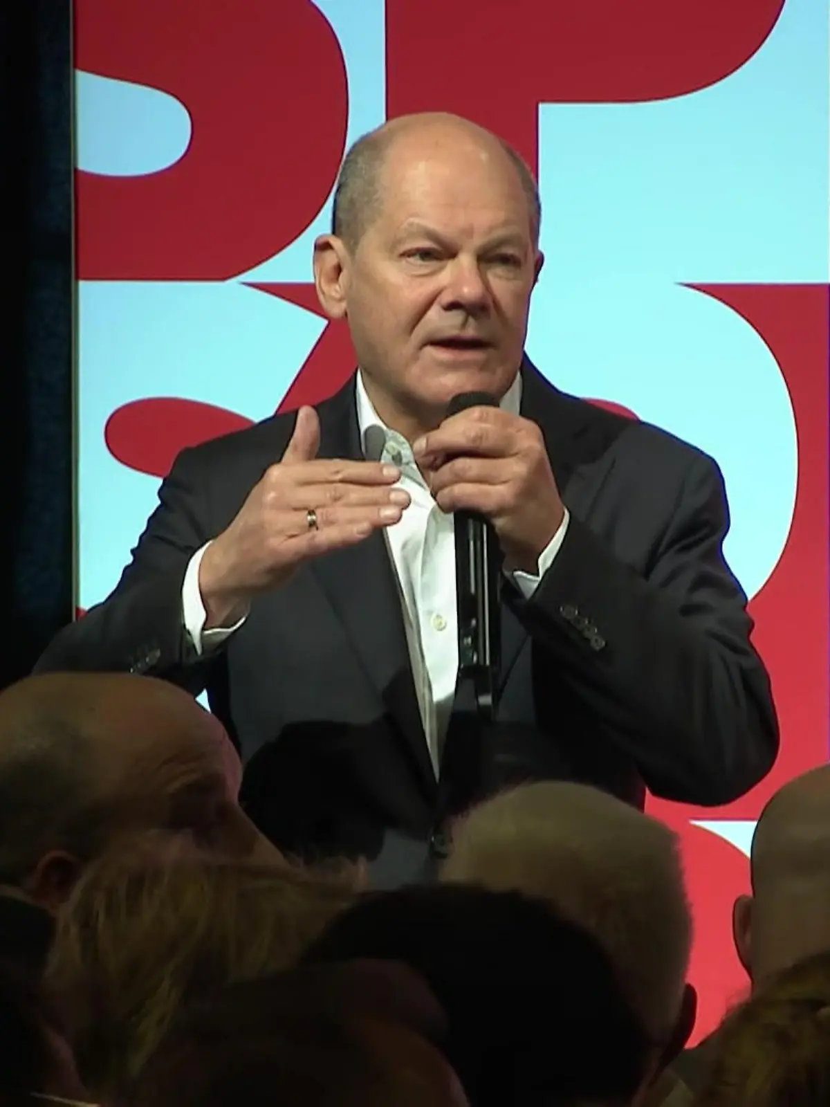Bild zu: "Proteste bei Scholz-Auftritt"