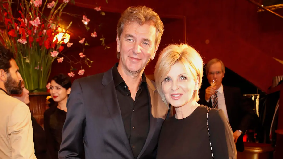 Carmen Nebel mit Norbert Endlich / The First FLUSH / Künstlerin Fiona_Bennett und Designer Hans Joachim_Böhme haben fur den Wintergarten Berlin Sanitärräume entworfen. Präsentation am 11. September 2017 in Berlin / *** Carmen Fog with Norbert Finally The First Flush Artist Fiona Bennett and Designer Hans Joachim Böhme have fur the Winter Garden Berlin Sanitary facilities designed Presentation on 11 September 2017 in Berlin Copyright: x