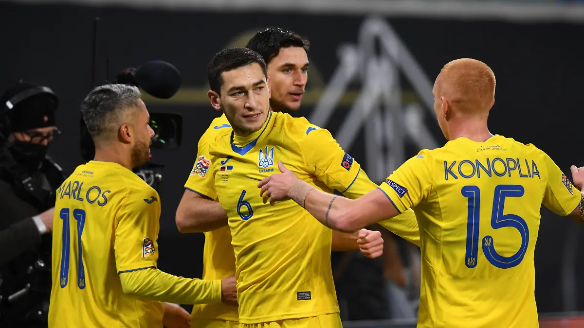Fussball, Herren, Saison 2020/21, Nations League Liga A, Gruppe 4, 5. Spieltag in Leipzig, Deutschland - Ukraine, v. l. Marlos Ukraine, Taras Stepanenko Ukraine, Yukhym Konoplya Ukraine, Jubel nach Tor zum 0:1, 14.11. 2020, *** Football, men, season 2020 21, Nations League Liga A, Group 4, 5 Matchday in Leipzig, Germany Ukraine, from Marlos Ukraine, Taras Stepanenko Ukraine , Yukhym Konoplya Ukraine , cheers after goal to 0 1, 14 11 2020, Copyright: xMatthiasxKochx