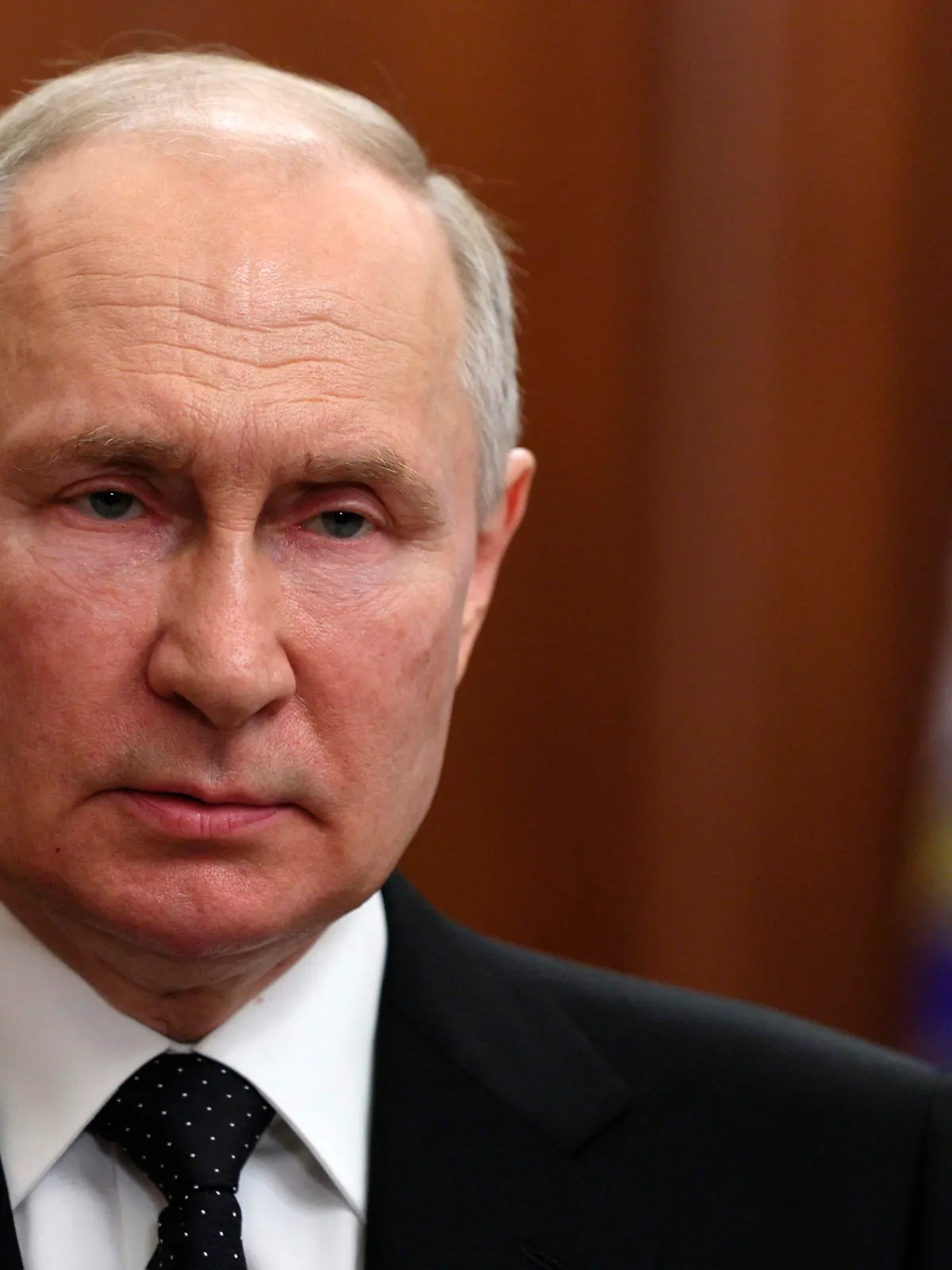 dpatopbilder - 24.06.2023, Russland, Moskau: Dieses von der staatlichen russischen Nachrichtenagentur Sputnik via AP veröffentlichte Foto zeigt Wladimir Putin, Präsident von Russland, während einer Ansprache an die Nation. Putin hat nach dem bewaffneten Aufstand des Chefs der Söldnerarmee Wagner, Prigoschin, zur «Neutralisierung» der Drahtzieher aufgerufen. Die Streitkräfte hätten den Befehl erhalten, jene zu «neutralisieren», die den Aufstand organisiert hätten, sagte Putin in einer TV-Ansprache an die Nation am Samstag. Er warf den Wagner-Söldnern «Verrat» vor. Foto: Gavriil Grigorov/Pool Sputnik Kremlin/AP/dpa +++ dpa-Bildfunk +++