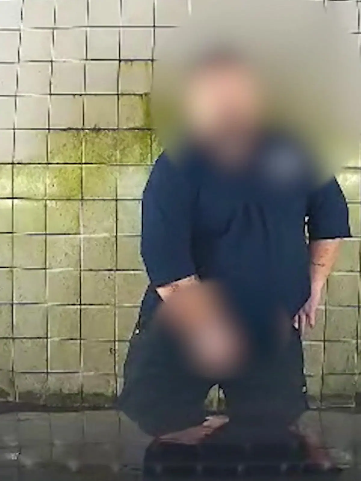 Bild zu: "Mitarbeiter pinkelt auf Motorhaube – Kamera deckt Werkstatt-Skandal auf "