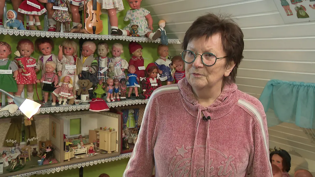 Helga Häuser aus Niedersachsen sammelt Puppen
