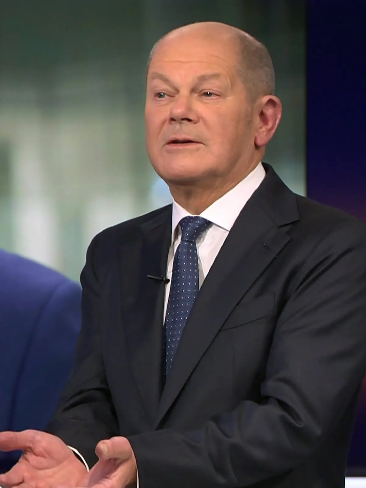 Würde Olaf Scholz unter einem möglichen Bundeskanzler Friedrich Merz (auf dem Foto links) im Kabinett arbeiten?